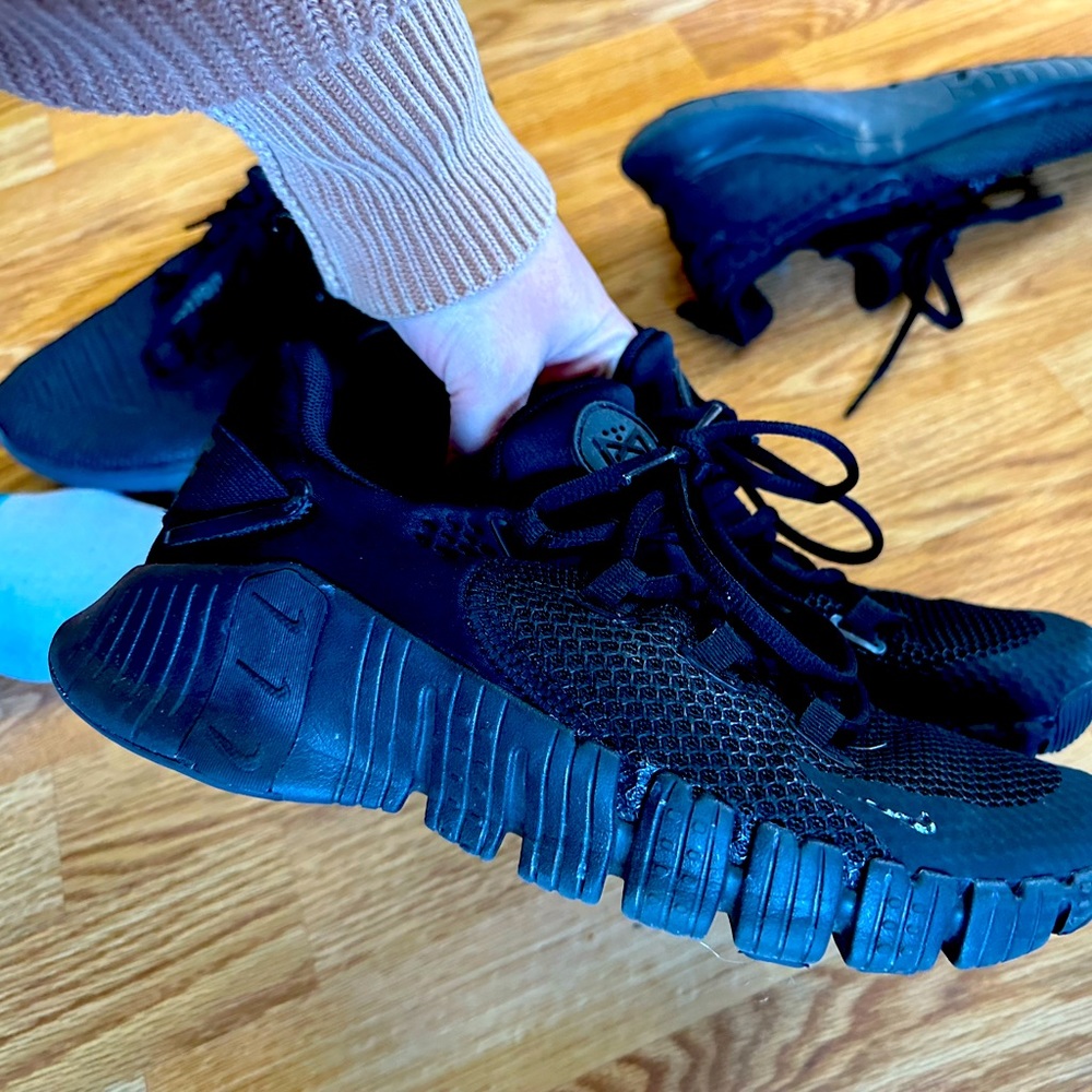Nike Women’s Metcon 4 All Black Size 8.5